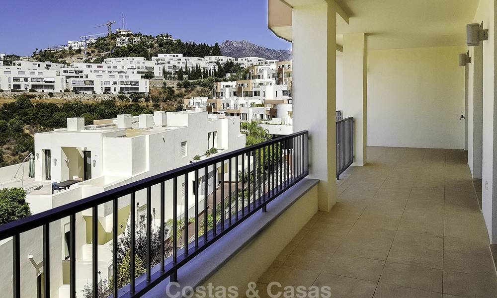 Modern 3-bedroom apartment overlooking the Mediterranean Sea, Marbella and the coastline to the Strait of Gibraltar and Africa 16976