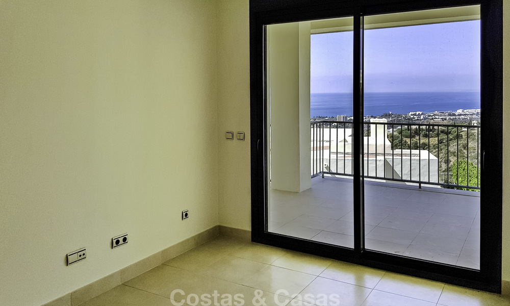 Modern 3-bedroom apartment overlooking the Mediterranean Sea, Marbella and the coastline to the Strait of Gibraltar and Africa 16978
