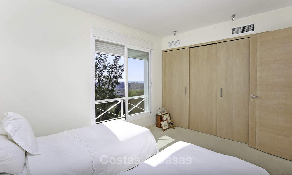 Contemporary villa, with magnificent sea views for sale, frontline golf position in Benahavis - Marbella 17258