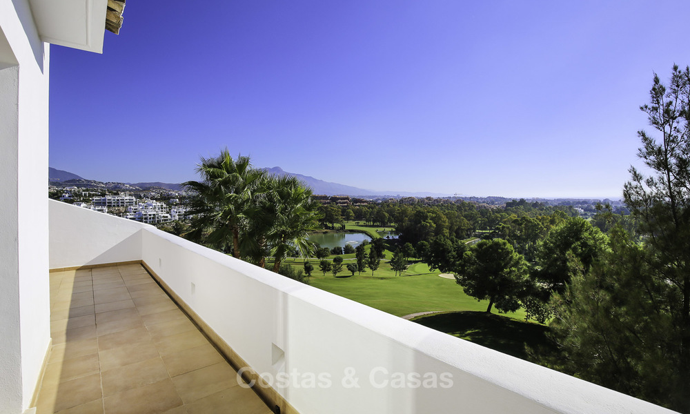 Contemporary villa, with magnificent sea views for sale, frontline golf position in Benahavis - Marbella 17266