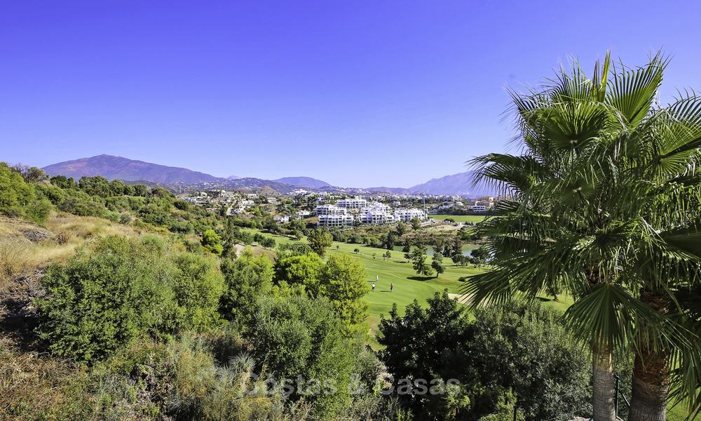 Contemporary villa, with magnificent sea views for sale, frontline golf position in Benahavis - Marbella 17267