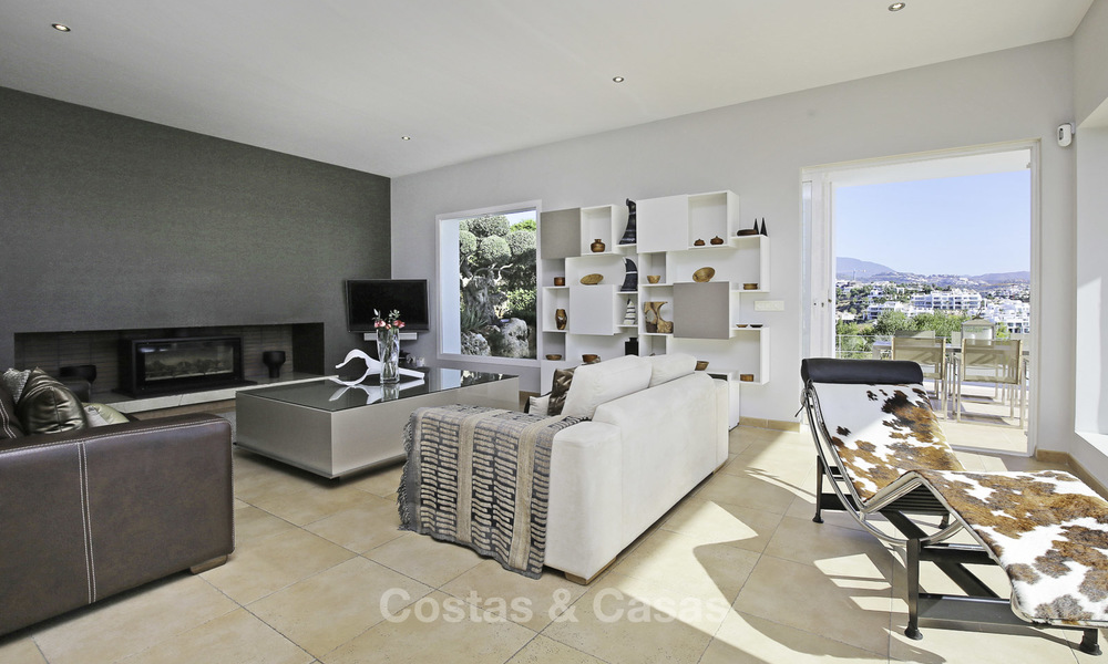 Contemporary villa, with magnificent sea views for sale, frontline golf position in Benahavis - Marbella 17272