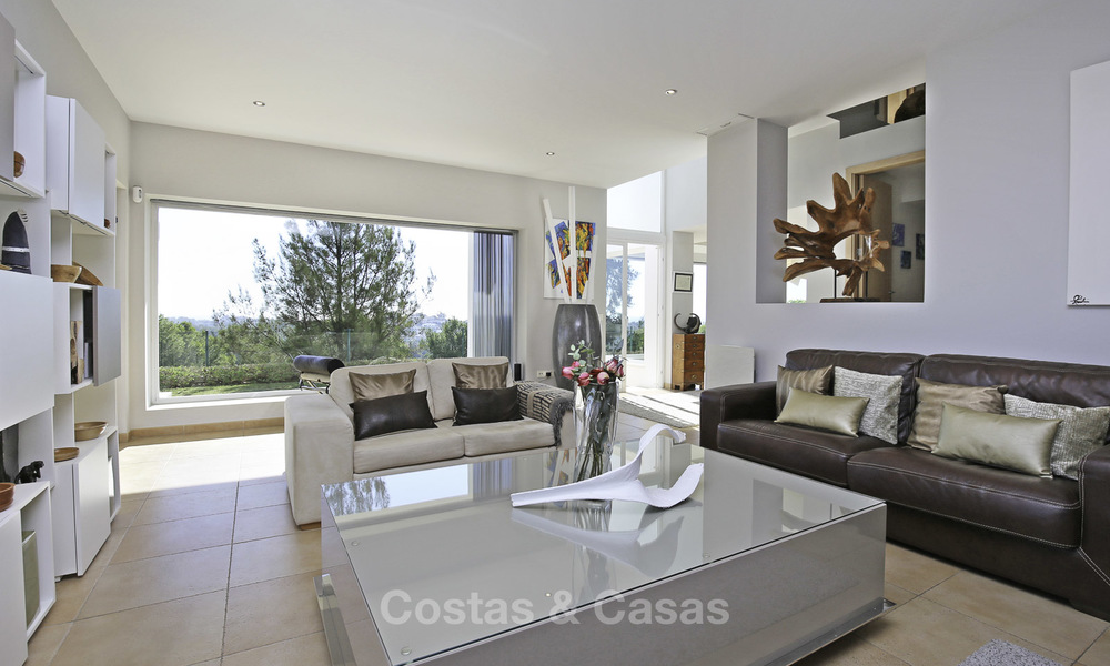 Contemporary villa, with magnificent sea views for sale, frontline golf position in Benahavis - Marbella 17274