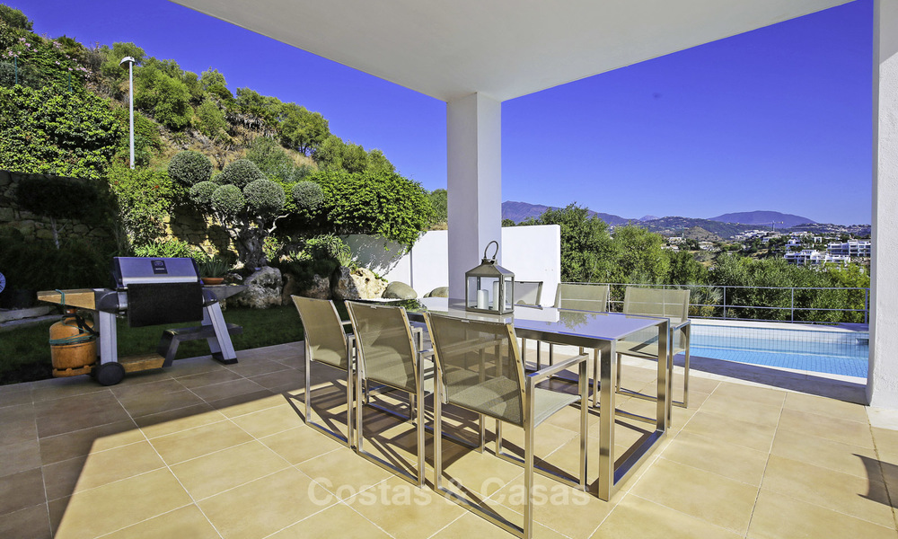 Contemporary villa, with magnificent sea views for sale, frontline golf position in Benahavis - Marbella 17292