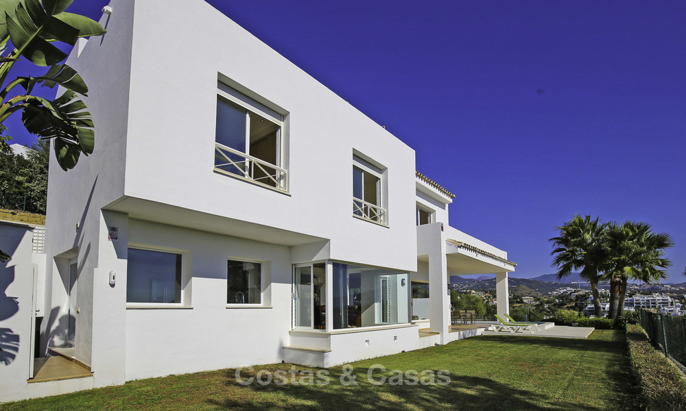 Contemporary villa, with magnificent sea views for sale, frontline golf position in Benahavis - Marbella 17296