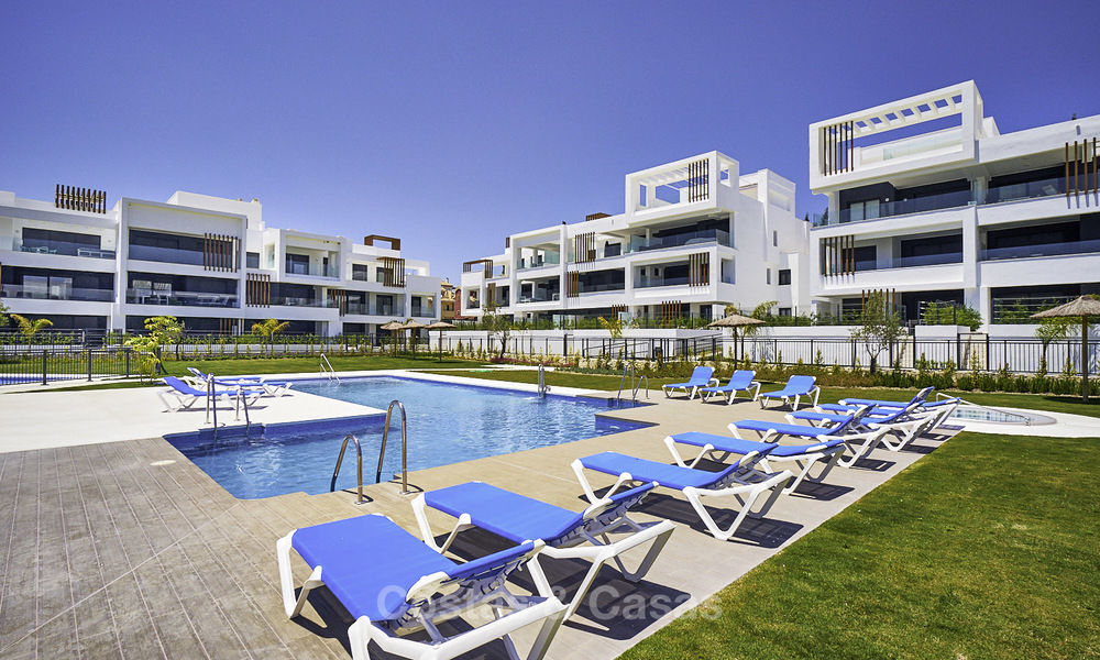 Attractive new modern apartments for sale, walking distance to beach and amenities, between Marbella and Estepona 17368
