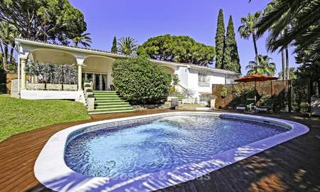 Beautiful traditional villa surrounded by golf courses for sale in Nueva Andalucia, Marbella 17497