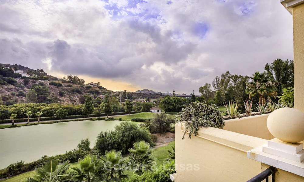 Attractive 3-bed penthouse apartment with spacious terraces and panoramic views for sale, Benahavis - Marbella 17584