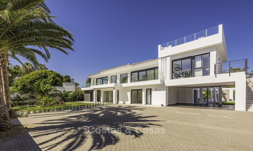New built modern villa for sale, ready to move into and walking distance to the beach, at the edge of Marbella - Estepona 17660
