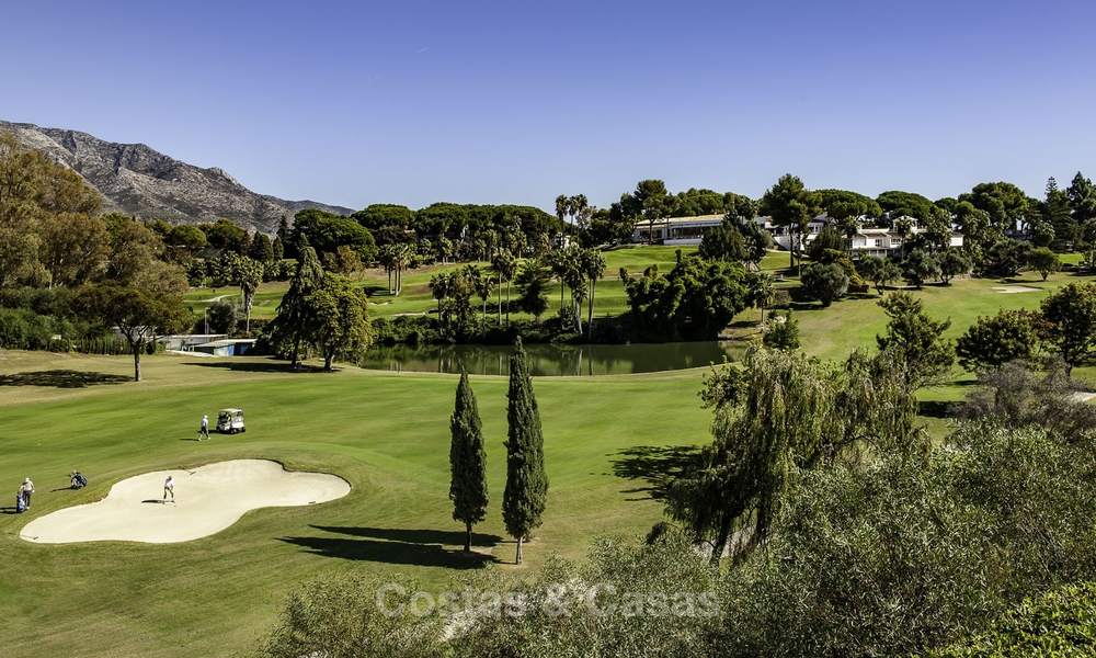 Apartments for sale, with spectacular views, frontline Aloha Golf, in Nueva Andalucia - Marbella 17947