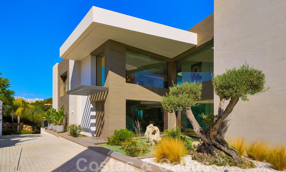 Magnificent uber-luxurious contemporary villa for sale, with amazing sea views and a frontline golf position in Benahavis - Marbella 36712