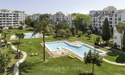 Great beachside apartment for sale right in the heart of Puerto Banus, Marbella 18123