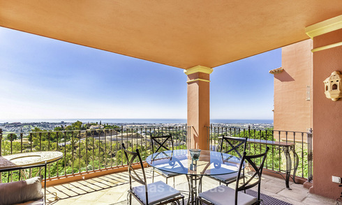 Spacious and cosy apartment with panoramic sea views for sale, Benahavis - Marbella 18358