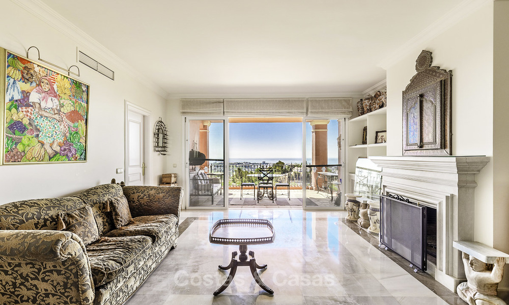 Spacious and cosy apartment with panoramic sea views for sale, Benahavis - Marbella 18359