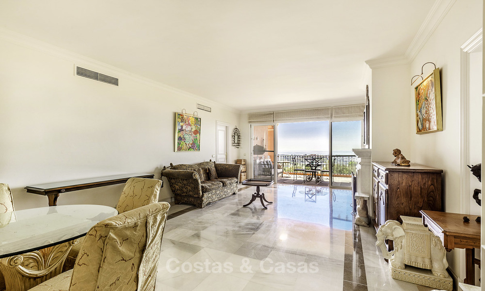 Spacious and cosy apartment with panoramic sea views for sale, Benahavis - Marbella 18360