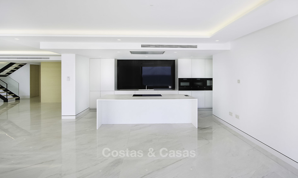 Exclusive new modern design beachfront penthouse for sale, move in ready, on the New Golden Mile, Marbella - Estepona 18879