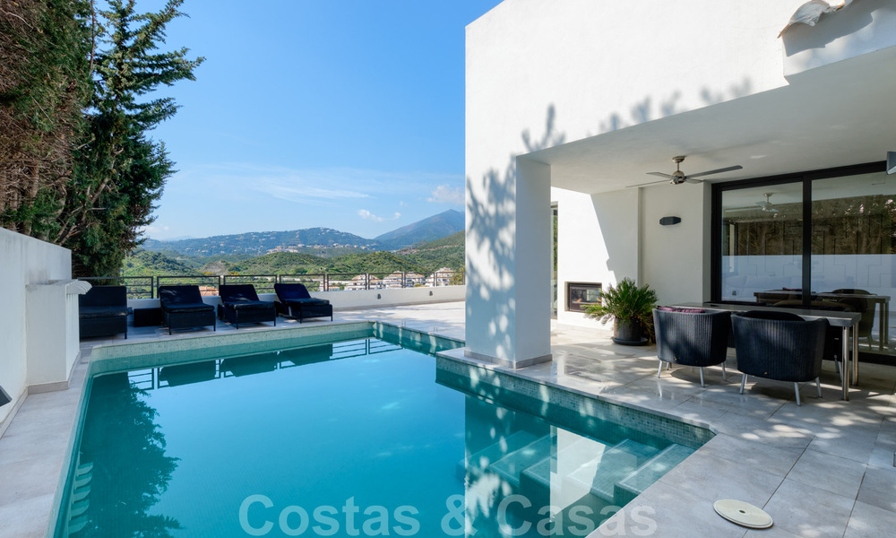 Recently completely renovated traditional villa with sea and mountain views for sale, Nueva Andalucia, Marbella 33658