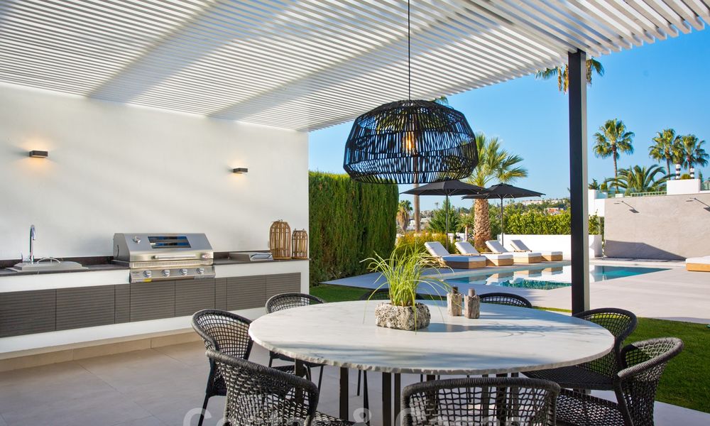 Delightful, completely renovated luxury villa with golf and sea views for sale in Nueva Andalucía, Marbella 19836