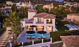Delightful, completely renovated luxury villa with golf and sea views for sale in Nueva Andalucía, Marbella 19857 