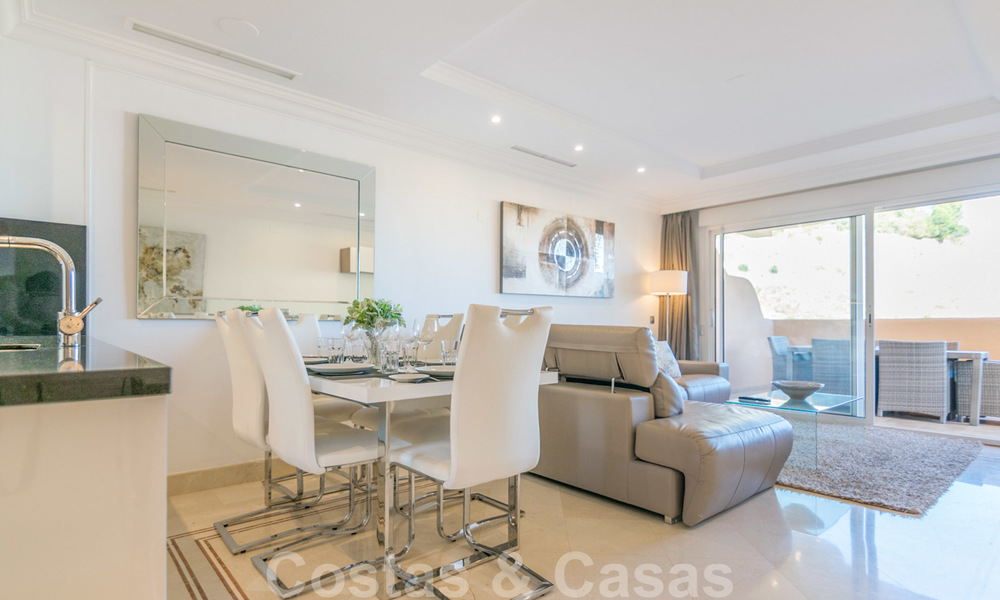 Beautiful apartment with large terrace and nice sea views for sale in a luxury complex with lots of facilities in Nueva Andalucia, Marbella 20102