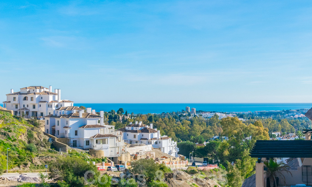 Spacious, fully renovated apartment with sea views for sale in a prestigious complex with many amenities in Nueva Andalucia, Marbella 20208
