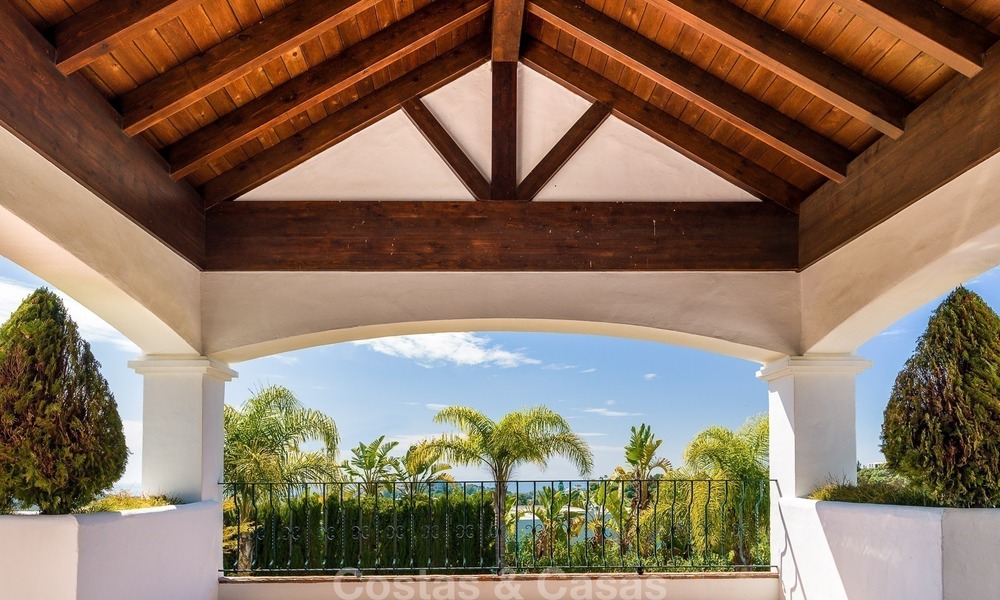 Classic style luxury villa for sale in a golf urbanization in Marbella - Benahavis 923