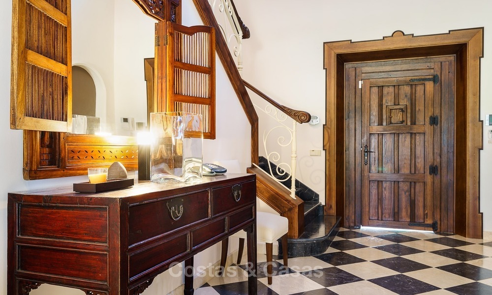 Classic style luxury villa for sale with sea views in a golf urbanization in Marbella - Benahavis 927