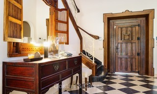 Classic style luxury villa for sale in a golf urbanization in Marbella - Benahavis 927 