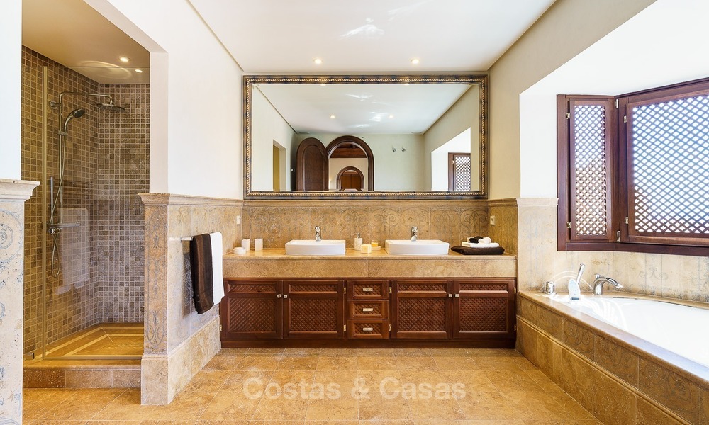 Classic style luxury villa for sale in a golf urbanization in Marbella - Benahavis 933