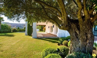 Classic style luxury villa for sale in a golf urbanization in Marbella - Benahavis 944 