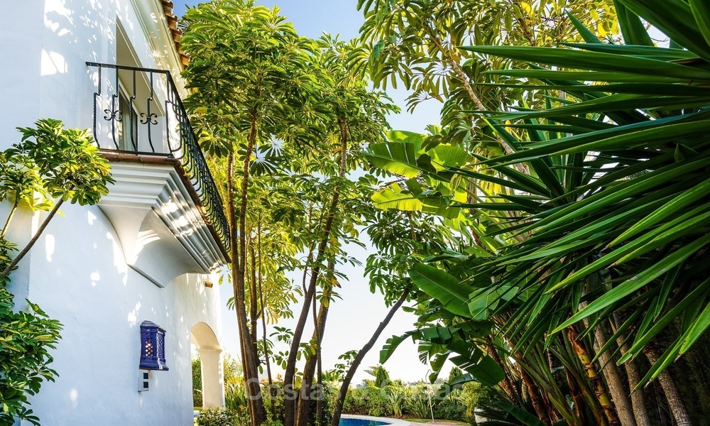 Classic style luxury villa for sale in a golf urbanization in Marbella - Benahavis 946