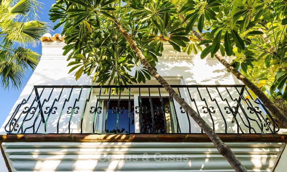 Classic style luxury villa for sale in a golf urbanization in Marbella - Benahavis 947