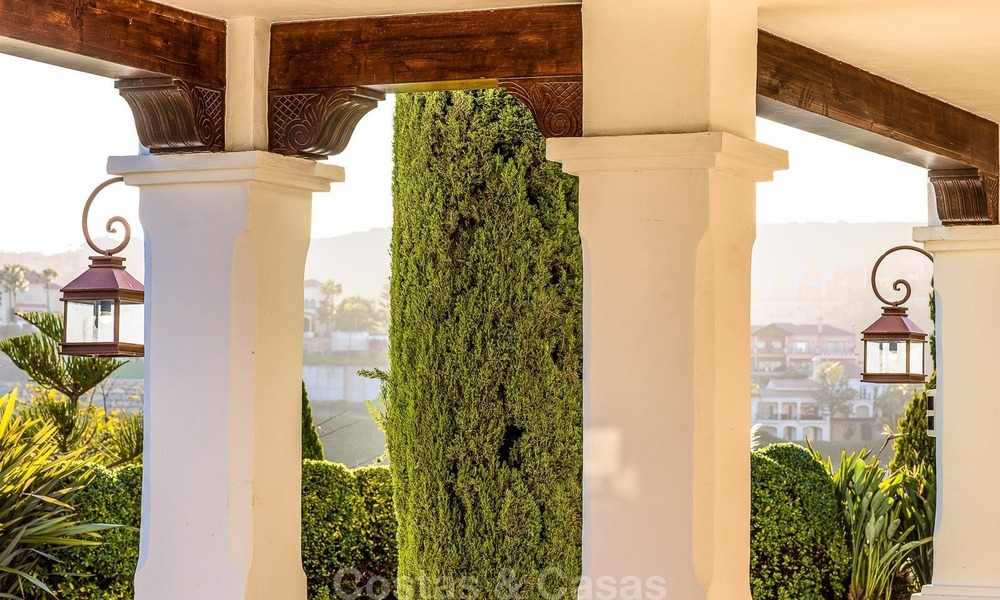Classic style luxury villa for sale in a golf urbanization in Marbella - Benahavis 949