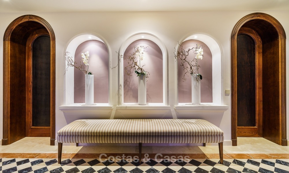 Classic style luxury villa for sale in a golf urbanization in Marbella - Benahavis 952