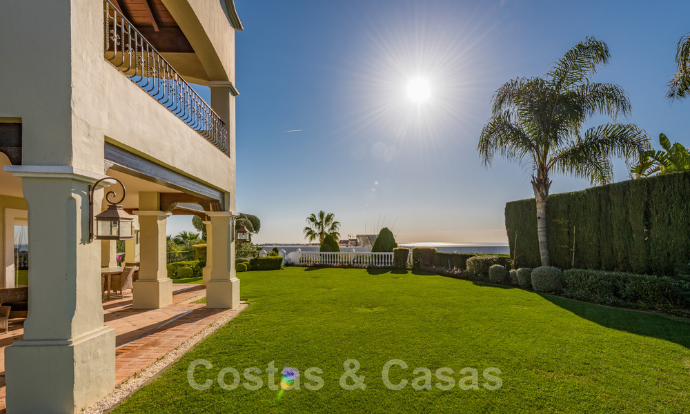Classic style luxury villa for sale with sea views in a golf urbanization in Marbella - Benahavis 41495