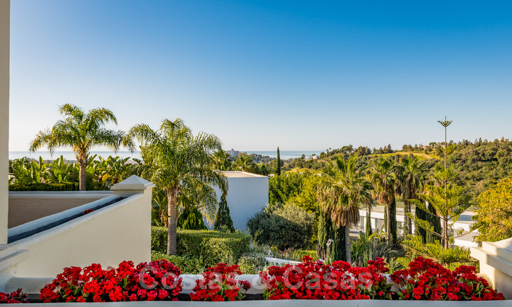 Classic style luxury villa for sale with sea views in a golf urbanization in Marbella - Benahavis 41496