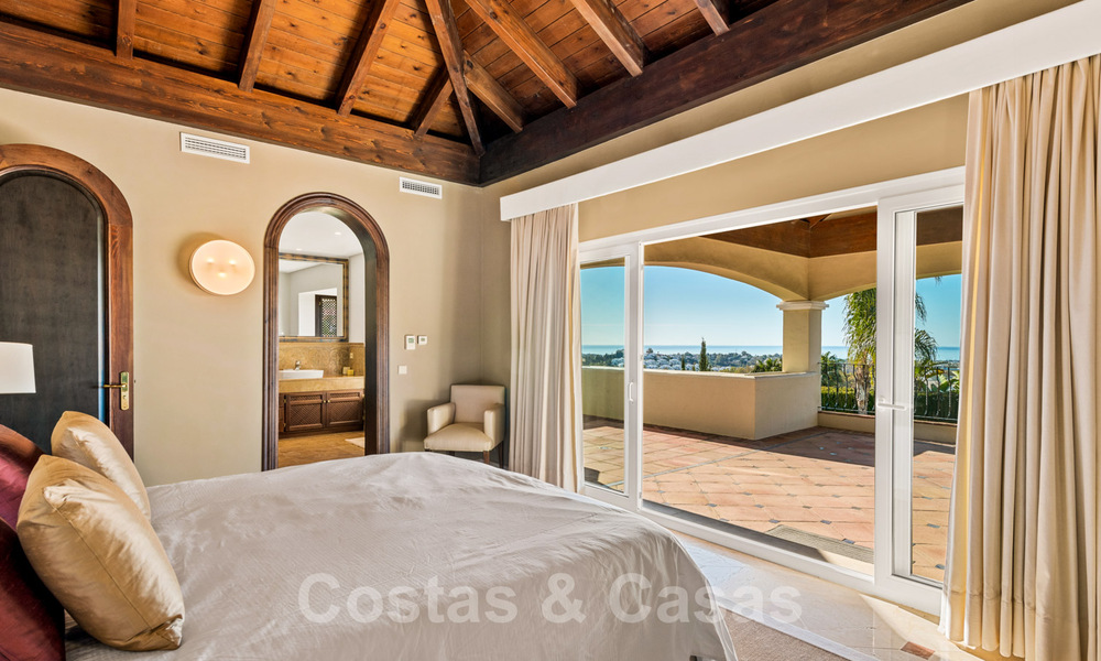 Classic style luxury villa for sale with sea views in a golf urbanization in Marbella - Benahavis 41497
