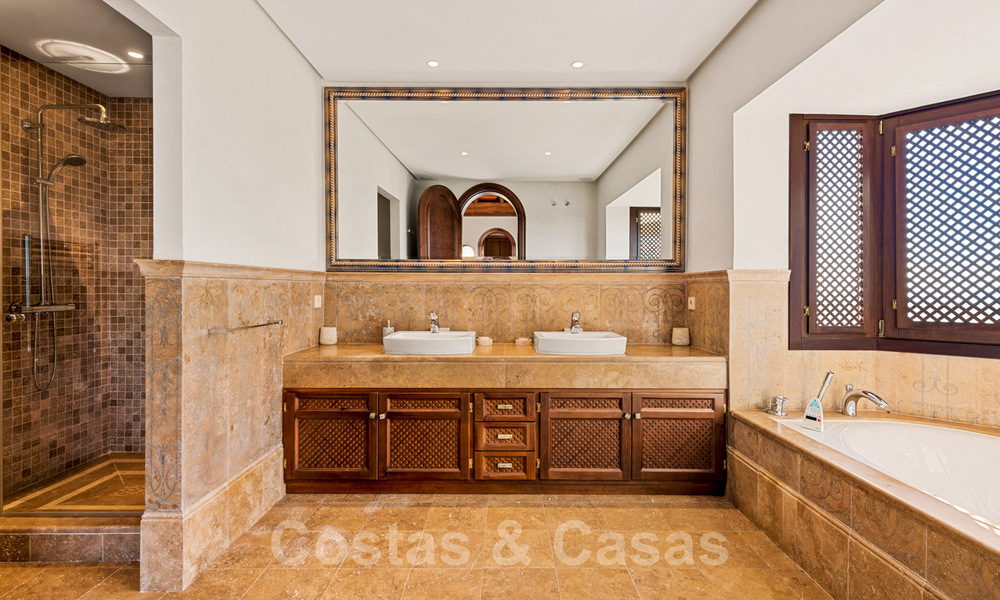 Classic style luxury villa for sale with sea views in a golf urbanization in Marbella - Benahavis 41499