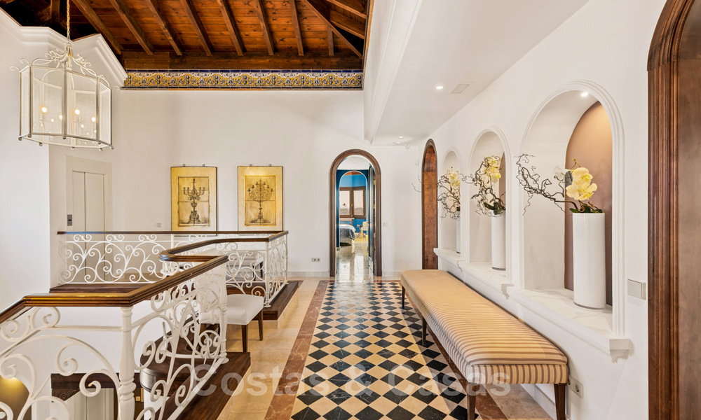 Classic style luxury villa for sale with sea views in a golf urbanization in Marbella - Benahavis 41502