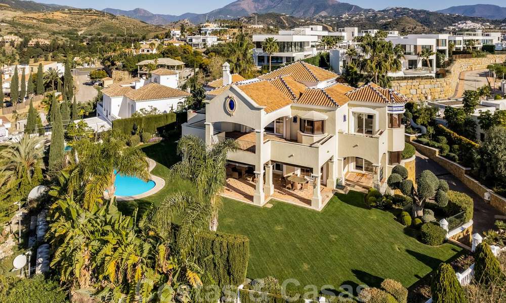 Classic style luxury villa for sale with sea views in a golf urbanization in Marbella - Benahavis 41514