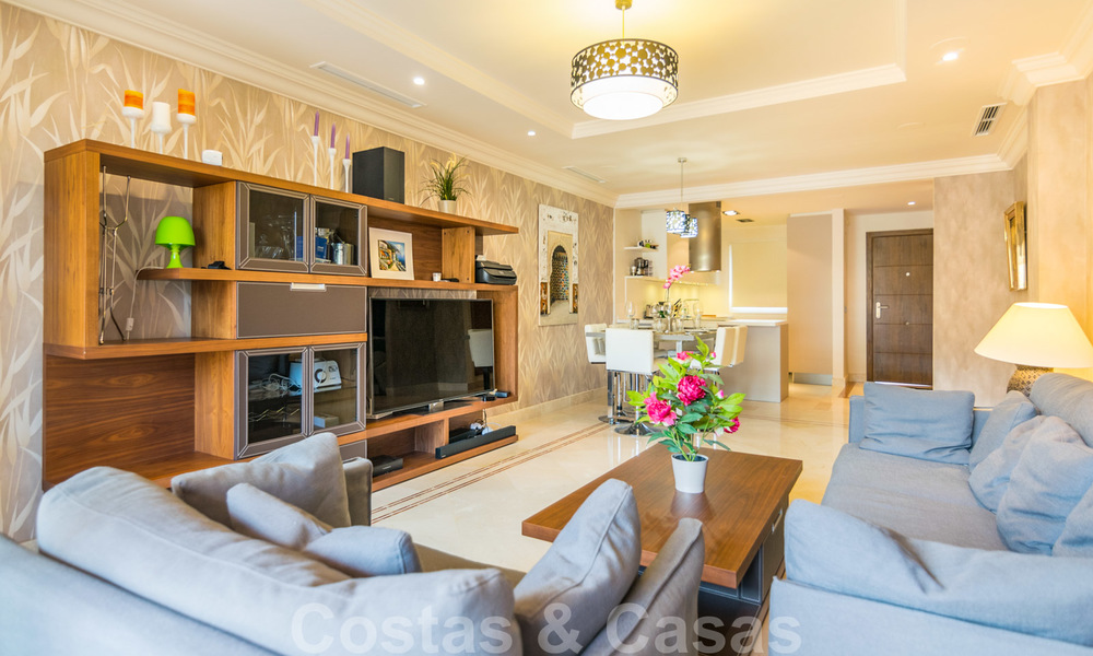 Elegant, recently renovated apartment with beautiful open views for sale in a prestigious complex in Nueva Andalucía, Marbella 20304