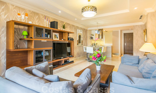 Elegant, recently renovated apartment with beautiful open views for sale in a prestigious complex in Nueva Andalucía, Marbella 20304 