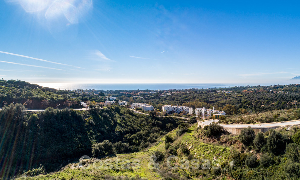 Fantastic plot with villa projects with approved licence and panoramic sea views for sale in Elviria, East Marbella 20417
