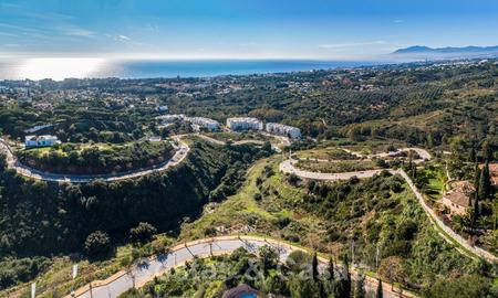 Fantastic plot with villa projects with approved licence and panoramic sea views for sale in Elviria, East Marbella 20418