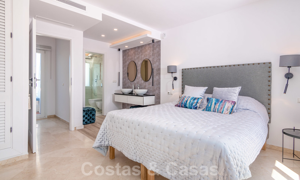 Bright and spacious beach side townhouse on the New Golden Mile for sale, between Marbella and Estepona 21198