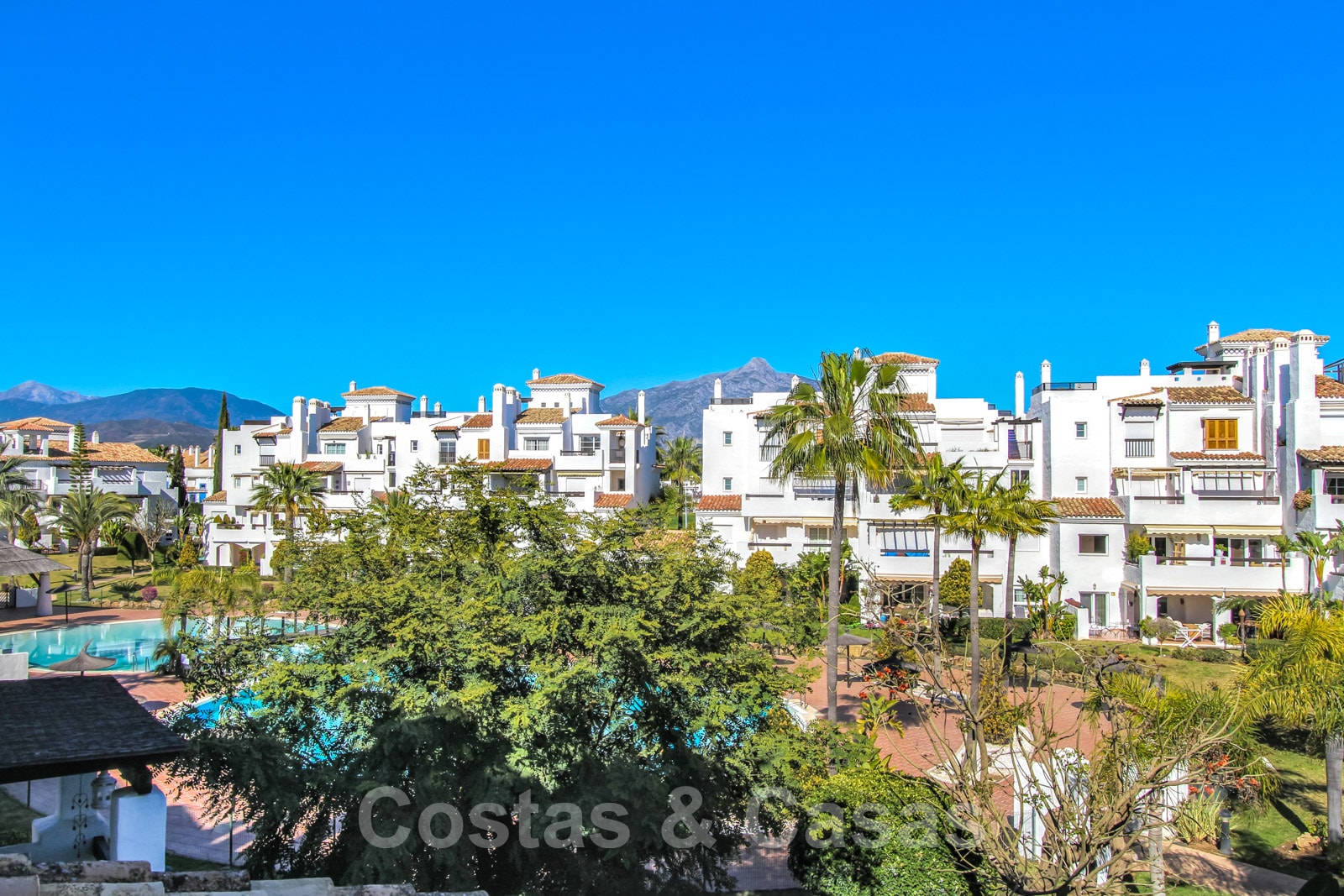 Apartment for sale in a beachfront complex, San Pedro, Marbella