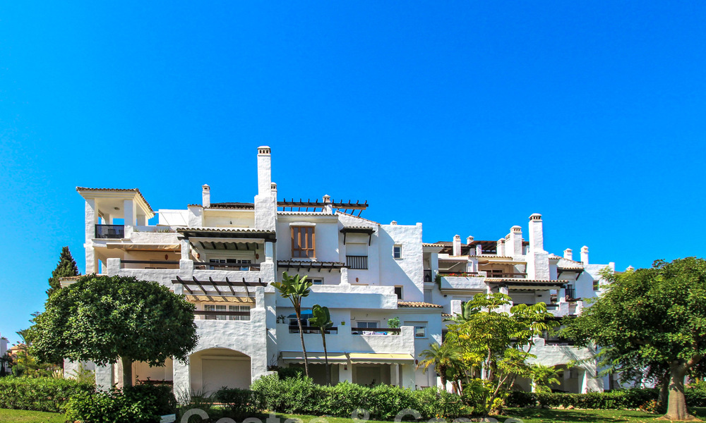 Recently renovated bright apartment for sale in a gorgeous beachfront complex, walking distance to the beach, amenities and San Pedro, Marbella 21941