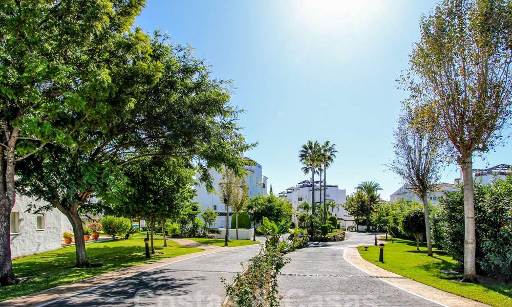 Recently renovated bright apartment for sale in a gorgeous beachfront complex, walking distance to the beach, amenities and San Pedro, Marbella 21945