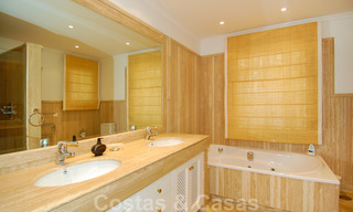 Spacious luxury apartment for sale in Nueva Andalucia, Marbella 22861 