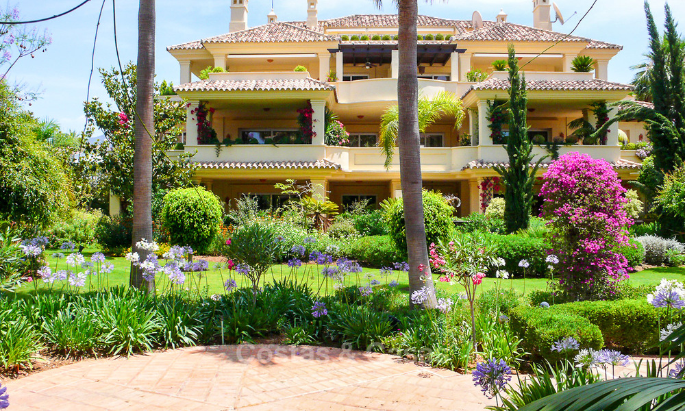 Las Alamandas: Luxury apartments and penthouses for sale in an exclusive first line golf complex in Nueva-Andalucia, Marbella 22801